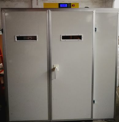 購入 自動ターナーが付いている3960匹のCockatielの鶏の卵のセッターの定温器のHatcher装置 online manufacture